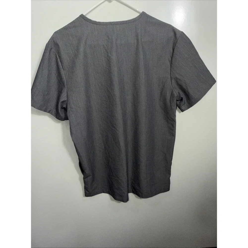 FIGS Mens Chisec Three-Pocket Scrub Top Size Medium Gray Style # TM3000